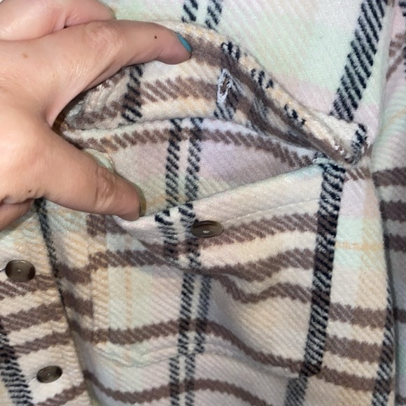 Universal Thread Cream Plaid Button-Down Jacket, Size Medium - Picture 5 of 10